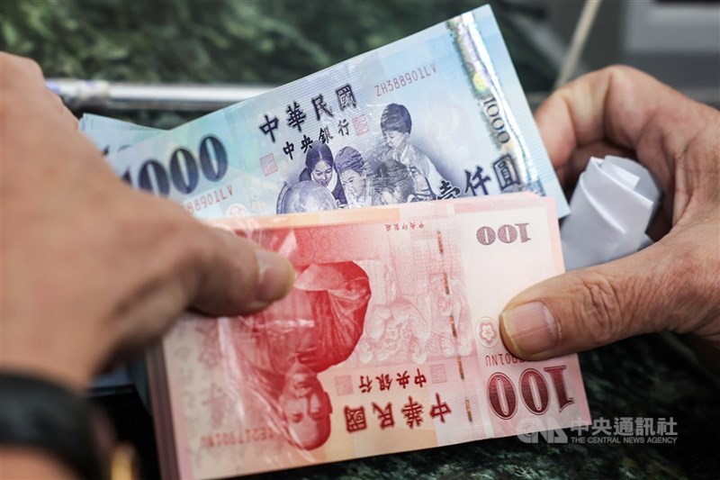 金管會統計顯示，國銀截至11月底對新南向授信餘額為新台幣1兆9593億元。（中央社檔案照片）