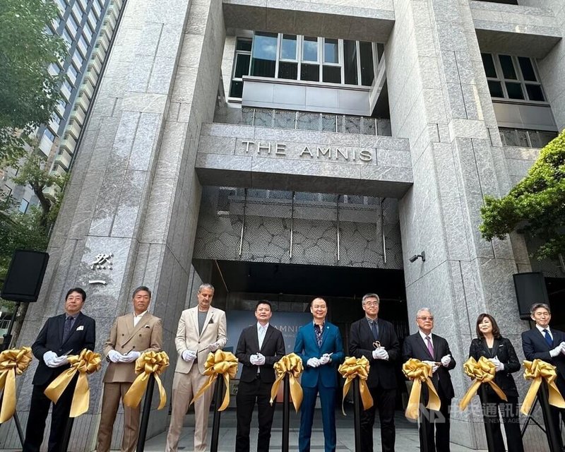 高雄「晶英國際行館」2025年8月改名「THE AMNIS然一酒店」，並加入萬豪酒店旗下奢華系列品牌，22日開幕剪綵。中央社記者蔡孟妤攝　114年12月22日