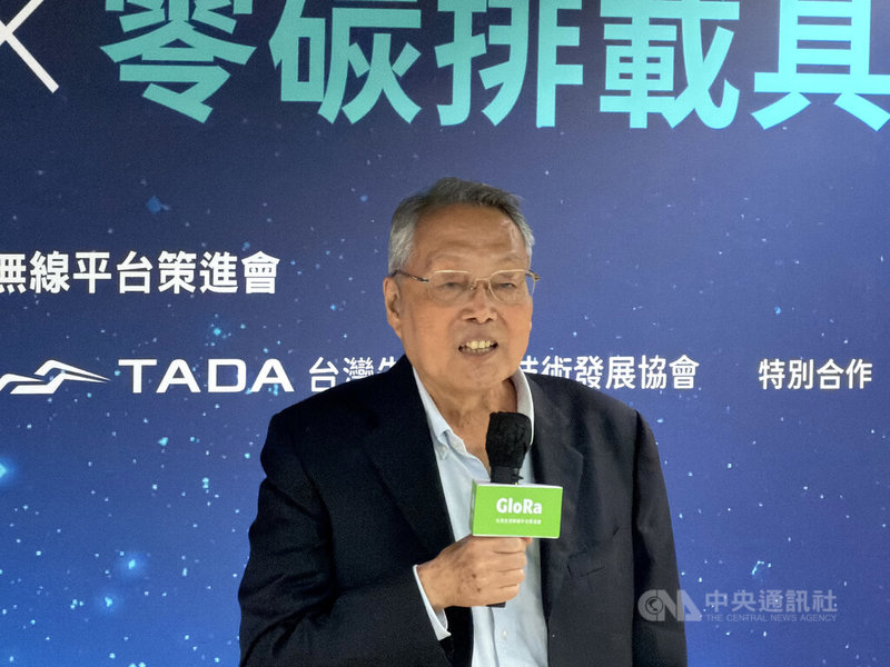 宏碁集團創辦人施振榮23日出席「2025無人機自主技術X零碳排載具」研討會受訪指出，台灣在科技領域是全世界很可靠的合作夥伴，未來若有需要可以到美國生產無人機，並以台灣為研發據點，為世界各地提供服務。中央社記者吳家豪攝　114年12月23日