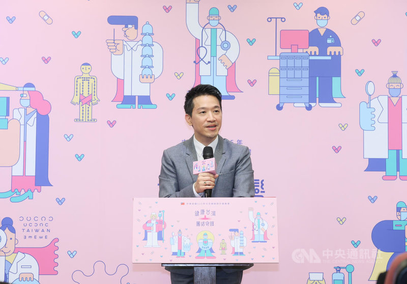 總統府23日下午舉行「中華民國115年元旦總統府升旗典禮暨總統府元旦大開放活動」公布記者會，總統府副秘書長何志偉（圖）致詞表示，這次元旦從早上到晚上，準備了一系列活動，以「健康台灣，團結守護」為主題，展現醫事夥伴與全體國民團結守護健康台灣的豐沛能量。中央社記者謝佳璋攝　114年12月23日