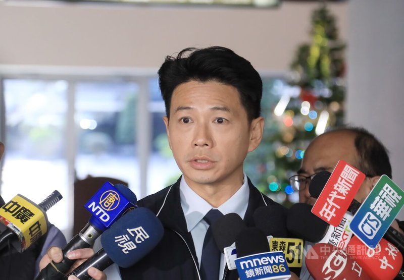 台中捷運22日晚間因電力異常一度停駛，台中市交通局長葉昭甫23日受訪表示，中捷會邀集原廠、交通局及捷運工程局召開會議，共同釐清事發原因。中央社記者郝雪卿攝  114年12月23日