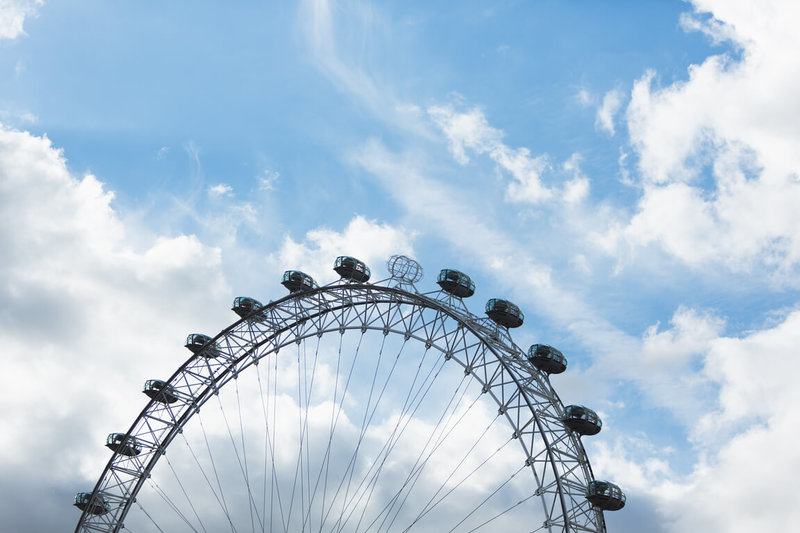 倫敦知名地標「倫敦眼」摩天輪10月底開始分階段更新升級座艙，一次更新一個，座艙被卸下後，空位由特製籠狀物暫時填補，不影響摩天輪營運和遊客體驗。（倫敦眼提供）中央社記者陳韻聿倫敦傳真　114年12月23日