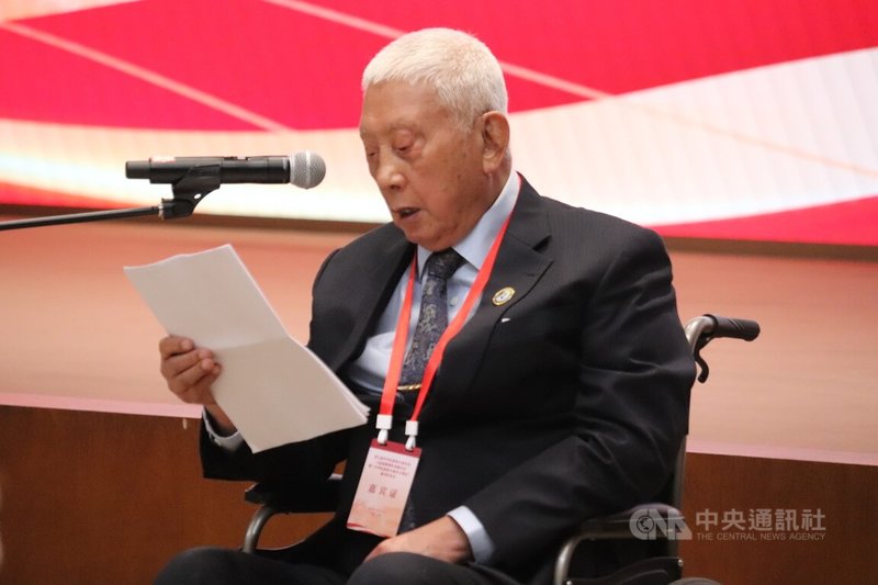 由中國抗日戰爭史學會、台灣光復紀念協會舉辦的第7屆中華民族抗日戰爭史與抗戰精神傳承研討會暨「中華民族抗日戰爭大事記」新書發布會23日在北京舉行。圖為前陸軍總司令、台灣光復紀念協會理事長陳廷寵。中央社記者呂佳蓉北京攝 114年12月23日