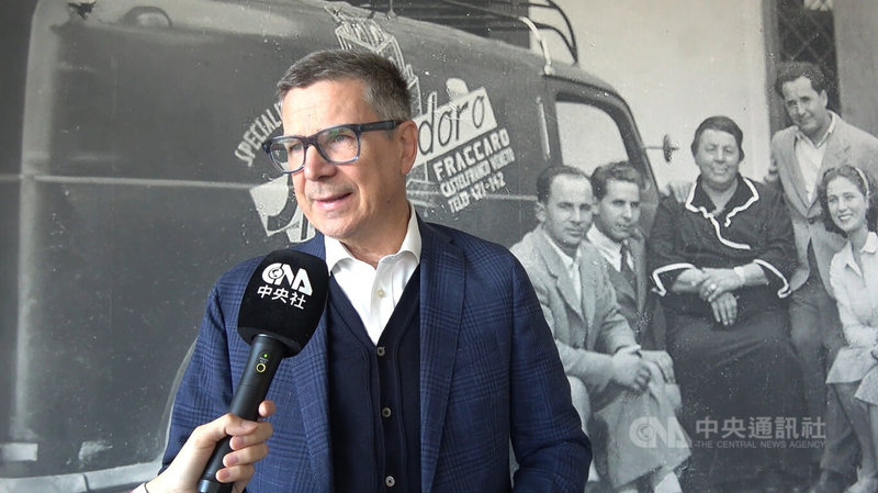 耶誕節在義大利不僅象徵家庭歡聚與宗教節慶，背後也有龐大產業商機。北義甜點老店Fraccaro總裁佛洛卡羅日前接受中央社專訪時說，耶誕麵包外銷客戶包括台灣。中央社記者黃雅詩威內托自由堡攝　114年12月23日