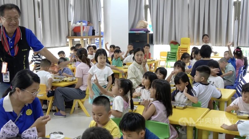 作為外語教育戰略一環，越南政府近期批准計畫，將於明年起在部分學齡前教育機構，以先導試點方式，向兒童介紹華語、日語和韓語的入門課程。圖為胡志明市台灣學校的幼兒園班，僅為示意。中央社記者曾婷瑄河內攝　114年12月23日