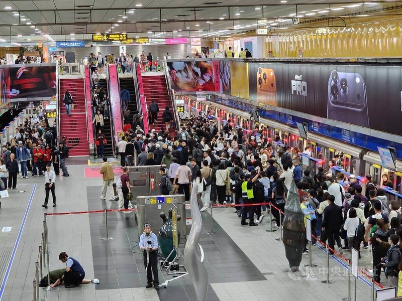 台北市發生隨機攻擊事件，市府為強化整體防災韌性，26日下午將在捷運市政府站辦理聯合演練，24日先進行預演。中央社記者陳昱婷攝　114年12月24日