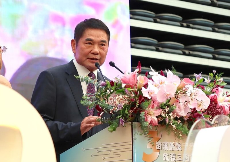 苗栗縣長鍾東錦（圖）24日在就職3週年記者會中，向鄉親報告施政成果，強調持續帶領團隊以行動落實各項縣政藍圖。中央社記者管瑞平攝　114年12月24日