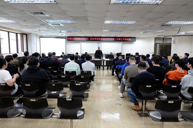 台北市警察局信義分局24日表示，鑒於北市19日發生預謀隨機攻擊事件，規劃即日起至跨年晚會止每天加派武裝警力，23日也邀煙火管制區內45家業者參加協調會，超前部署，做好萬全準備。（台北市警察局信義分局提供）中央社記者黃麗芸傳真　114年12月24日