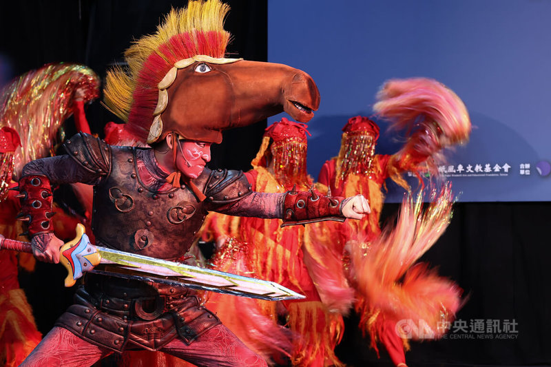 紙風車368兒童藝術工程20週年特別演出將在台北表演藝術中心登場，24日記者會上，表演團隊引領觀眾重溫紙風車劇團的經典戲碼。中央社記者王騰毅攝  114年12月24日