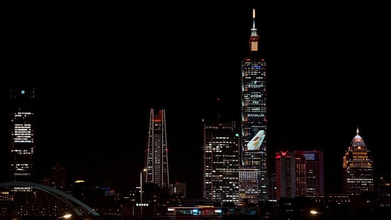 星宇航空24日表示，台北101跨年光雕展演中，將以星宇航空機身揭開序幕，陪伴民眾迎接嶄新的2026年。（星宇航空提供）中央社記者余曉涵傳真　114年12月24日