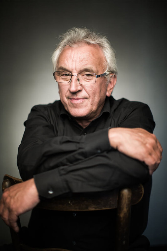 NSO國家交響樂團邀請演繹約翰．史特勞斯家族音樂享譽國際的奧地利指揮家馬丁．西格哈特（Martin Sieghart）（圖）訪台擔任客席指揮，以音樂陪伴樂迷共度2025歲末。（NSO提供）  中央社記者趙靜瑜傳真  114年12月24日