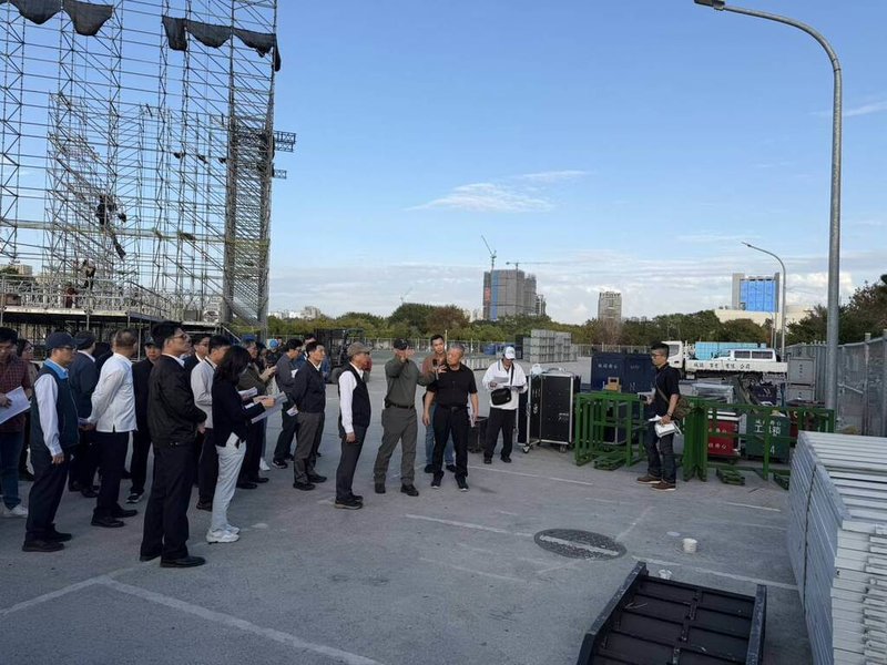 台中市跨年晚會31日登場，預估當天將有大批民眾湧入會場，台中市警察局為打造安全防護網，提前到舉辦會場水湳中央公園勘查，部署警力配置。（警方提供）中央社記者郝雪卿傳真  114年12月25日