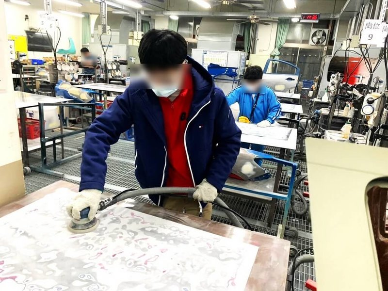 新北市115年寒假職業試探育樂營29日起開放報名，共規劃300梯次、7000人次免費名額，其中泰山高中辦理環保車保養暨車身簡單彩繪育樂營，歡迎民眾踴躍報名參與。（新北市教育局提供）中央社記者黃旭昇新北市傳真　114年12月25日