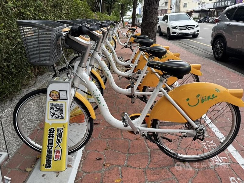 為維護民眾騎乘YouBike發生意外的保障權益，苗栗縣政府25日表示，自民國115年元旦起實施全面強制投保公共自行車傷害險，未投保者將無法租借車輛，若先前已完成投保者，則可正常使用，無需重新投保。中央社記者管瑞平攝　114年12月25日