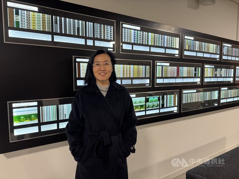 駐法國台灣文化中心主任胡晴舫，上任至今已與瑞士電影界與藝術界種下合作種子。圖為胡晴舫於2025年12月5日，考察瑞士電影資料館研究與檔案資料中心。 中央社記者郭芳君洛桑攝　114年12月25日