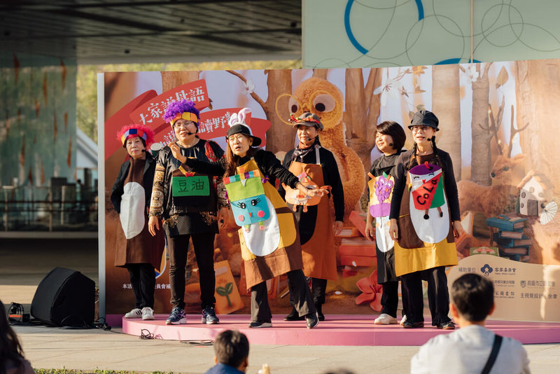 高雄市立圖書館28日將舉辦閱讀節與還我母語系列活動，推出一日限定文化嘉年華。圖為2024年活動照片。（高雄市立圖書館提供）中央社記者林巧璉傳真 114年12月25日