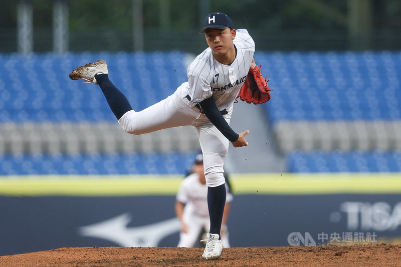 2025中信盃台日高中棒球對抗賽25日在新莊棒球場由北海道聯隊與羅東高工隊交手，北海道聯隊投手小野悠真（圖）掛帥先發，主投4局無失分。中央社記者王騰毅攝  114年12月25日