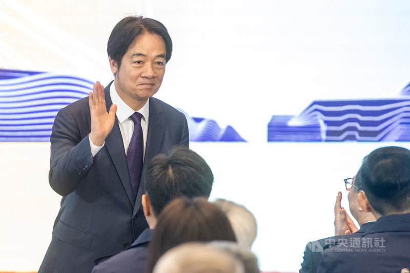 桃園國際機場第3航廈北登機廊廳25日啟用，總統賴清德（圖）出席表示，北廊廳啟用已踏入成功第一步，未來還要完成3項目標，包含第3航廈與聯外交通運輸工程如期完工，以及達成創造新台幣2.2兆元經濟效應的願景。中央社記者葉臻攝 114年12月25日