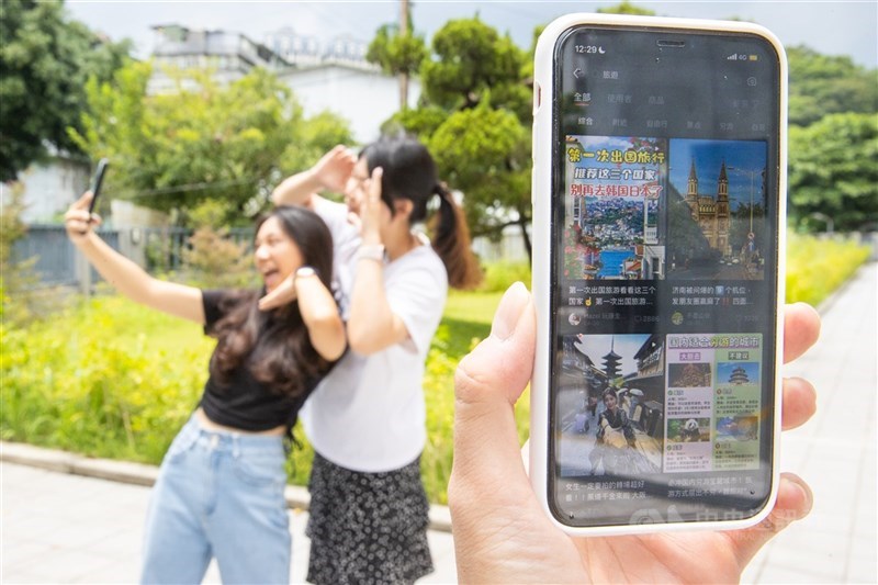 2025台灣網路報告指出，過去3個月中，78.46%台灣成年民眾有觀看短影音的經驗，其中，49.98%的民眾觀看頻率達1天數次。（中央社檔案照片）