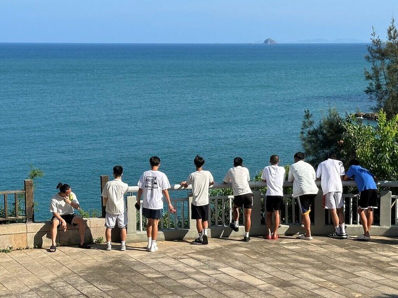 教育部26日在高雄表揚113年度校園美感環境再造計畫績優學校，獲肯定的馬祖高中運用依山面海的天然優勢，打開望海平台，讓海洋資源與校園環境教育共融。（教育部提供）中央社記者陳至中傳真　114年12月26日