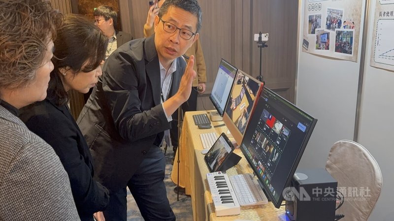 國家科學及技術委員會26日在台南市發表「以包容為導向之科技計畫」114年度成果，現場設攤展示10項計畫，圖為「音樂科技之於長輩賦能」展示介紹。中央社記者張榮祥台南攝　114年12月26日