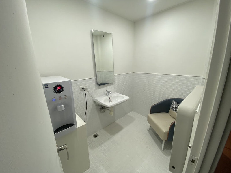 台中市清水區「海灣繪本館」因建築老舊重新整修，工程除強化建築結構、根除漏水問題，也重新整理內部動線並增設友善哺乳空間（圖），27日重新對外開館。（蔡其昌辦公室提供）中央社記者趙麗妍傳真　114年12月27日