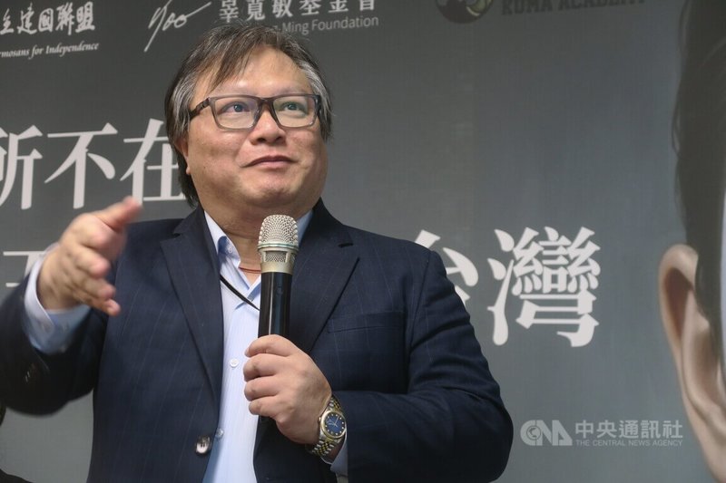 台灣安保協會副秘書長何澄輝27日在座談會以烏克蘭經驗為例，俄國運用第五縱隊的戰略目標不再僅是協助軍事占領，而是在灰色地帶長期運作，製造社會極化、俘獲菁英，最終瓦解烏克蘭的抵抗意志。中央社記者吳書緯攝　114年12月27日