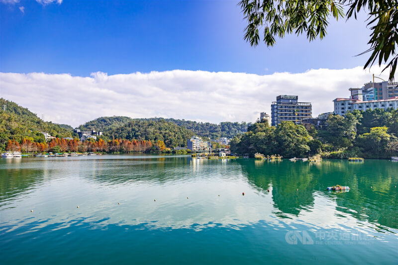 觀光署預告訂定日月潭（圖）國家風景特定區禁止燃放爆竹煙火草案，最快明年3月中實施，違者處5000元以上、100萬元以下罰鍰。（中央社檔案照片）
