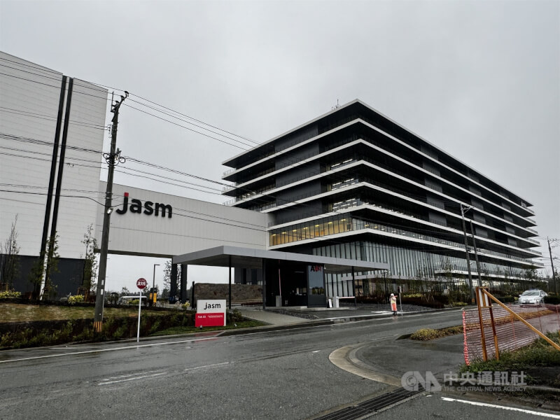 台灣與熊本縣經濟聯繫日益加深，激勵許多日本年輕人決定前往台灣深造。圖為台積電熊本廠外觀。（中央社檔案照片）