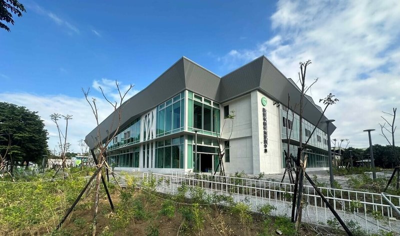 位於楠梓交流道附近的楠仔坑運動中心近日完工，預計明年6月正式開幕，將成為市民運動休閒新選擇。（高雄市工務局提供）中央社記者蔡孟妤傳真 114年12月28日