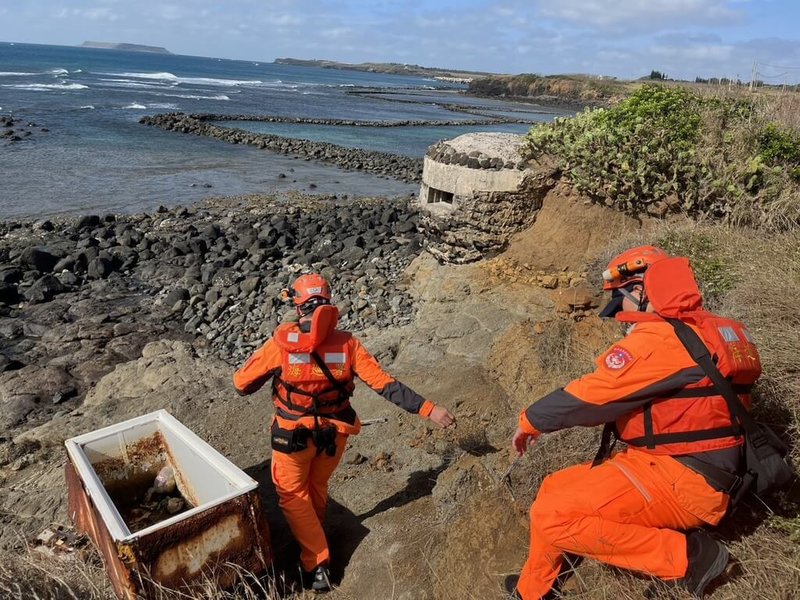 陸軍澎湖防衛指揮部29日表示，作業隊何姓士官28日休假前往澎湖山水海域潛水後失聯，目前軍警與海巡等單位持續在海上與岸際搜尋。（第七岸巡隊提供）中央社  114年12月29日