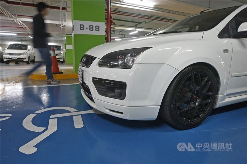 圖為身障停車位。（中央社檔案照片）