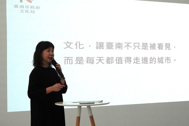 台南市政府文化局30日舉辦年終成果記者會，由局長黃雅玲（圖）說明年度文化施政概況，並揭示2026年文化推展重點方向。（台南市文化局提供）中央社記者楊思瑞台南傳真　114年12月30日