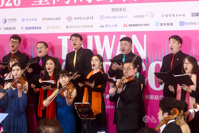 灣聲樂團自2019年以來開辦「臺灣的聲音 新年音樂會」，2026新年音樂會宣傳記者會30日在台北舉行，將以最高規格的交響合唱編制登場，結合金曲肯定與台灣原創精神演出。中央社記者王騰毅攝  114年12月30日