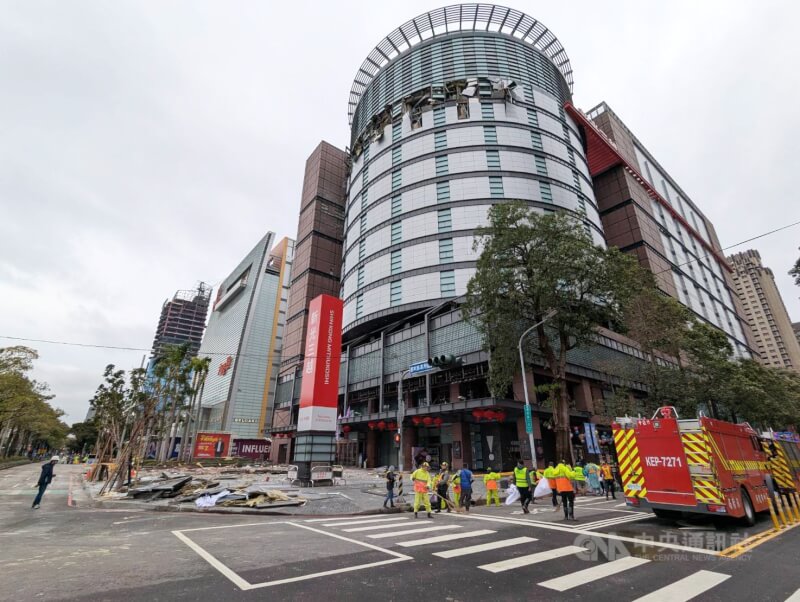 台中新光三越百貨2月13日發生氣爆，釀5死35傷。（中央社檔案照片）