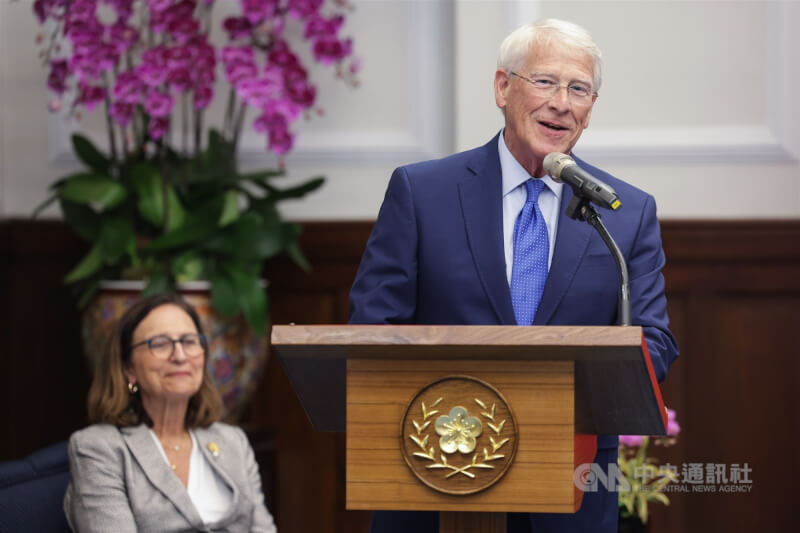 美國聯邦參議院軍事委員會主席韋克爾（Roger Wicker）（右）曾在8月率團訪台，並赴總統府晉見總統賴清德。（中央社檔案照片）