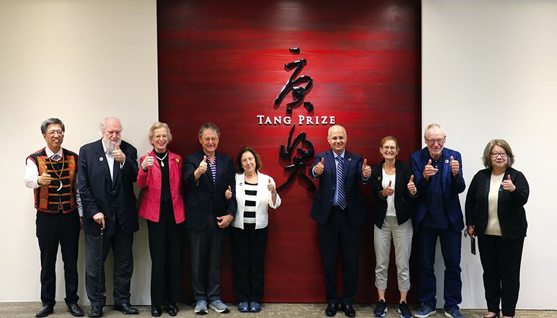 2024年唐獎得主們參訪唐獎教育基金會。（唐獎基金會提供）