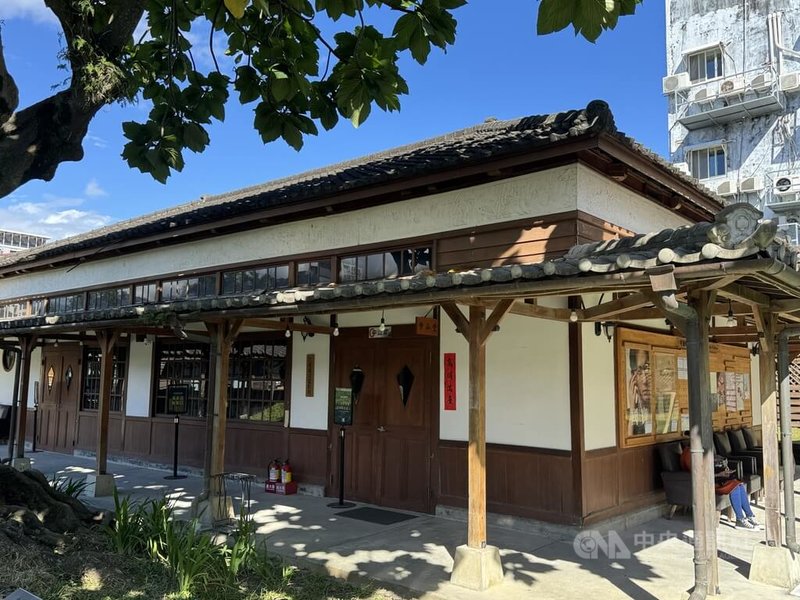 花蓮市區歷史建築鐵道園區中山堂有百年歷史，經文化局改造為鐵道電影院營運，30日傳出暫停放映消息。中央社記者張祈攝　114年12月31日