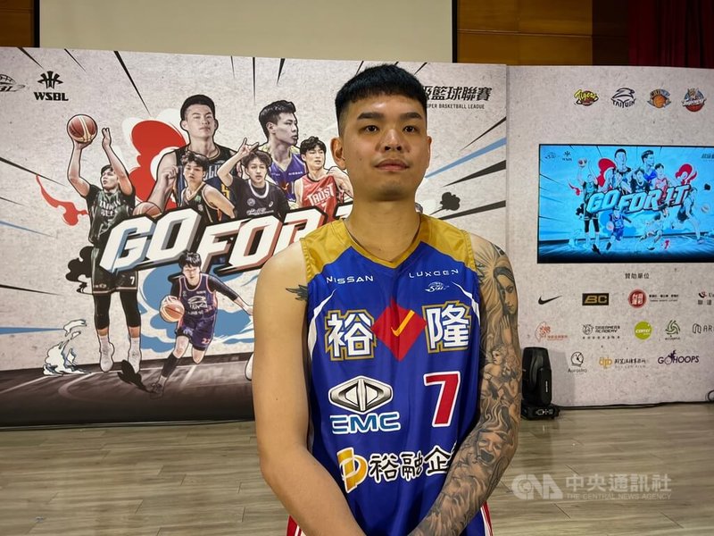 具備台灣職籃資歷的陳俊男（圖）新賽季將轉戰超級籃球聯賽（SBL）、加盟裕隆集團籃球隊，他31日出席記者會受訪表示，首要目標是助隊達成4連霸。中央社記者陳容琛攝　114年12月31日