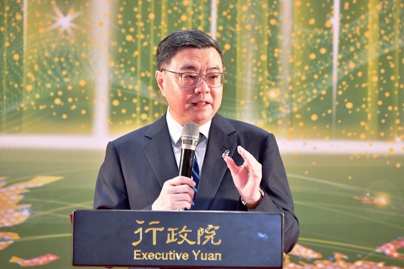 行政院長卓榮泰31日出席2025年行政院國防科技貢獻獎頒獎典禮，期盼立法院儘速審議通過「強化防衛韌性及不對稱戰力計畫採購特別條例」草案。（行政院提供）中央社記者賴于榛傳真　114年12月31日