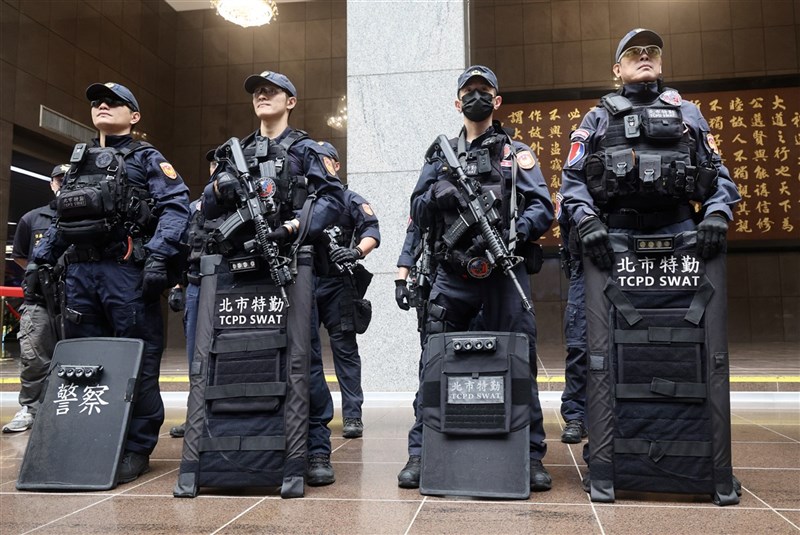 圖為台北市警察局針對2026年跨年晚會宣示會提高見警率與巡邏密度，且由特勤中隊等警力投入現場維安工作。