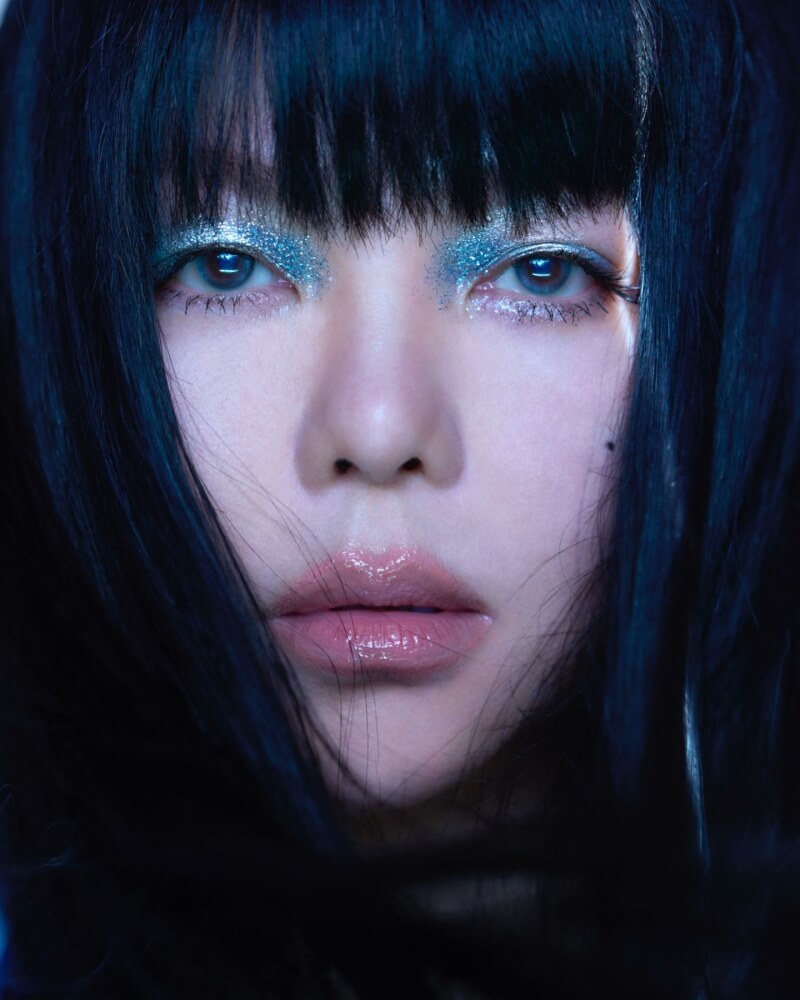 歌手張惠妹31日無預警發布雙重版本新歌，並於社群平台公開宣傳照。（圖取自facebook.com/aMEI.feat.AMIT）