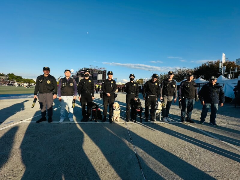 台中市2026跨年晚會31日晚間將在水湳中央公園登場,晚會現場全面加強維安層級,並出動4隻警犬協助安檢。(台中市政府提供)中央社記者郝雪卿傳真 114年12月31日