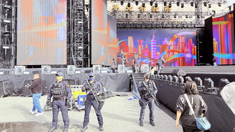 台北市警局指出,為維護活動安全,跨年晚會總計動員警力2156名、民力858名,合計3014名。(台北市警察局提供)中央社記者黃麗芸傳真 114年12月31日