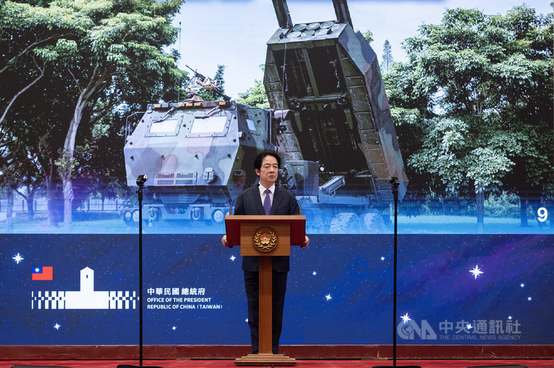 總統賴清德1日於元旦升旗典禮後在總統府大禮堂發表「2026新年談話」，並呼籲立法院朝野黨派攜手合作，儘速通過國防預算。中央社記者趙世勳攝 115年1月1日