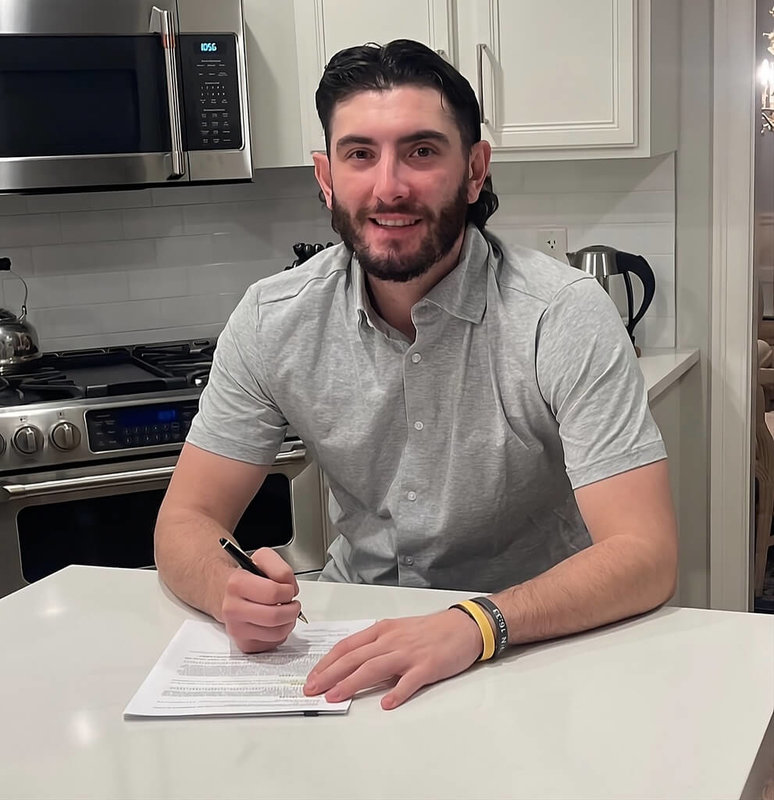 中職樂天桃猿隊1日宣布與美國籍右投手完成合約簽署，中文譯名麥斯威尼（Morgan McSweeney）。（樂天桃猿隊提供）中央社記者蘇志畬傳真　115年1月1日