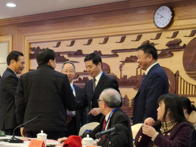 連江縣長王忠銘(左)2日參加由中方舉辦的小三通25週年紀念活動。(連江縣政府提供)中央社記者潘欣彤傳真 115年1月2日