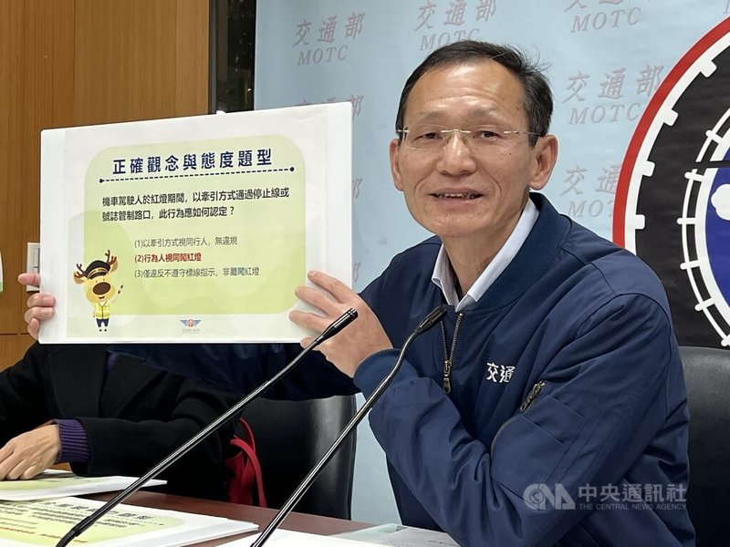 交通部公路局長林福山(圖)表示,30日起實施機車駕照筆試題庫新制,全面取消是非題,統一改採50題選擇題,新制題庫共1050題選擇題,題型架構分為「正確觀念與態度」等4大類中央社記者黃巧雯攝 115年1月2日