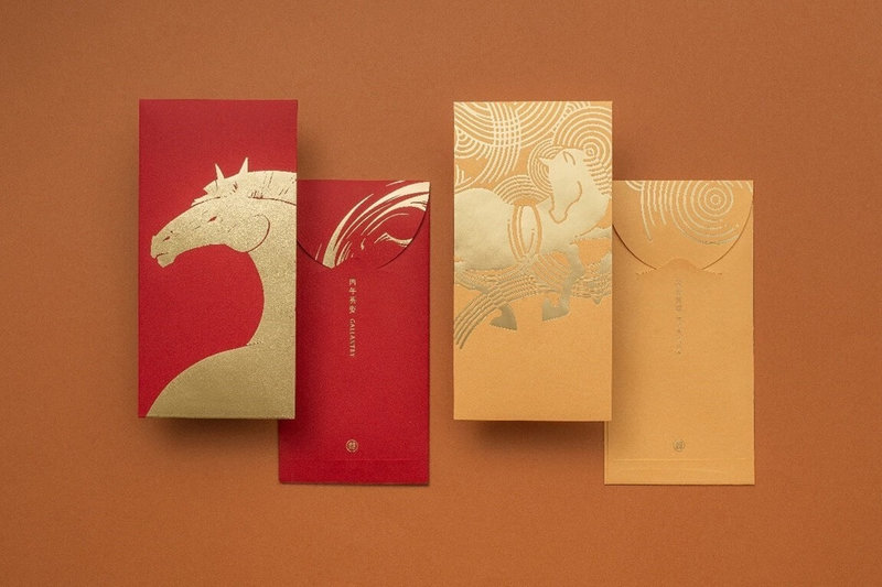 農曆春節將至，中華郵政2日宣布，5日將正式推出「金馬迎春紅包袋」，每組3入（1金2紅），售價新台幣15元。（中華郵政提供）中央社記者黃巧雯傳真　115年1月2日