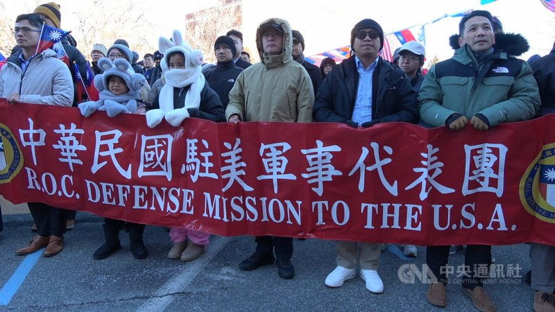 華府僑胞1日於華府近郊舉行中華民國開國紀念日升旗典禮,軍事代表團和眷屬出席。中央社記者鍾佑貞華盛頓攝 115年1月2日